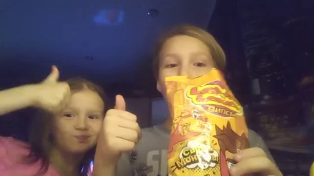 я с сестрой пробую lava lava!!!!!