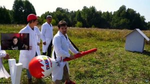 Мамикс ► ПУШКА СТРЕЛЯЮЩАЯ ОГРОМНЫМИ КИНДЕР-СЮРПРИЗАМИ! - Реакция