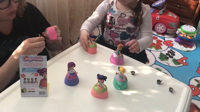 Смайлик Даля играет в Куклы-чашечки Cuppatinis смотреть онлайн