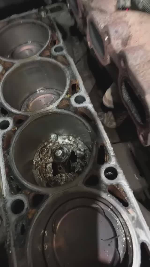 УАЗ Патриот вывалился клапан и разрушил весь цилиндр. смотреть онлайн