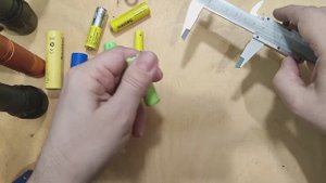 литий и штангенциркуль.