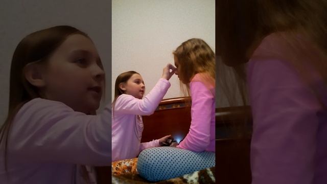 Сестрички красятся