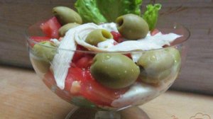 Салат с помидором и курицей