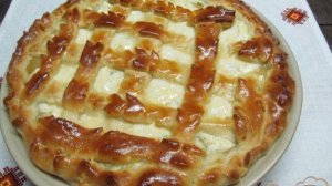 Пирог с яблоками и творогом