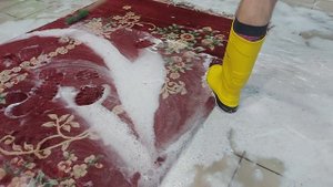 Невероятно грязная бахрома, процесс стирки ковра