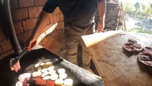 Побывали в гостях у знаменитого блогера Wilderness Cooking и попробовали шашлык из говядины. Супеер