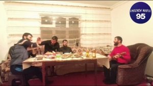 АСВАД ТАЙМАСХАНОВ ЗА СТОЛОМ С БРАТЬЯМИ ПЕСНЯ ДАШОЧУ МАЛХАХ ТАР ЕЛЛА2021