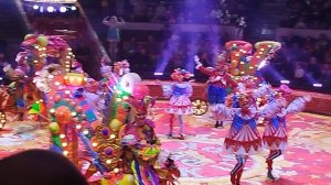 Цирк Гии Эрадзе Самара Новогоднее шоу. Клоуны на сцене и супер девушка с трюками