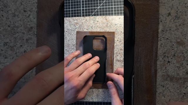 Обтянули чехол на IPhone 14 Pro в итальянскую кожу козы #ручная_работа#изделияизкожи#handmade