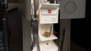 Illy Iperespresso Y3.3 vs Nespresso Pixie, capsule coffee
