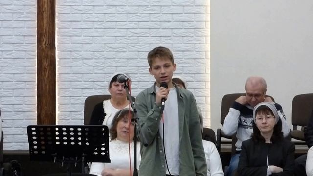 А Он лежал среди ягнят,  стих   07.01.2025