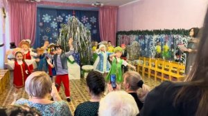 Общий танец детей подг.гр. "С Новым годом, поздравляем вас, друзья!"