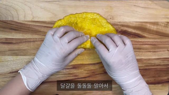 Sub) 꼬마김밥 | 광장시장에서 유명한 마약김밥! 꼬마김밥! | How to make famous Mini kimbap at Gwangjang Market.
