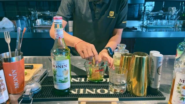 How To make ICE PANDAN GREEN TEA LATTE (របៀបធ្វើ តែបៃតងទឹកដោះគោស្លឹកតយ) смотреть онлайн