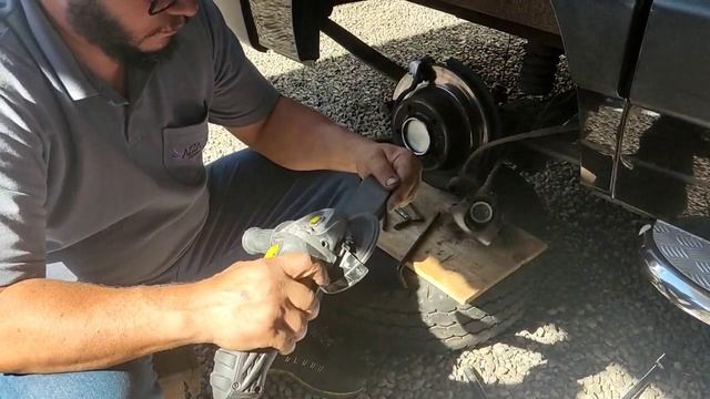 Como descolar um pneu da roda #plataforma #caminhao #116 #101 #163 #153 #376 #Borracharia смотреть онлайн