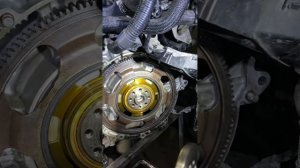 Тойота Аурис 2010, 1, 3 замена заднего сальника коленвала.