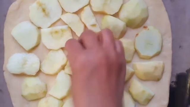 Необычный яблочный пирог. Очень лёгкий и вкусный!!! смотреть онлайн