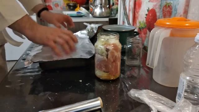 Батя на кухне. Мясо в банке и гренки перезалив. И почему я раньше не попробовал этот рецепт!