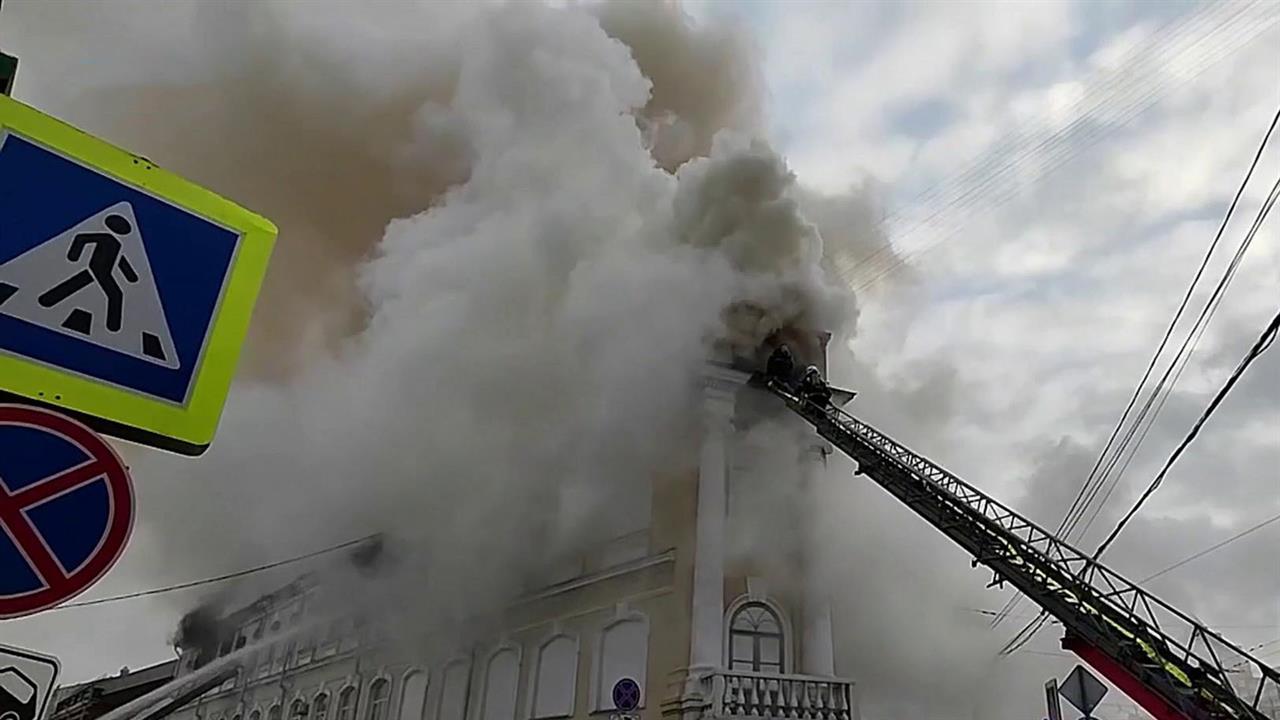 В центре Тулы тушат крупный пожар в госпитале Минобороны