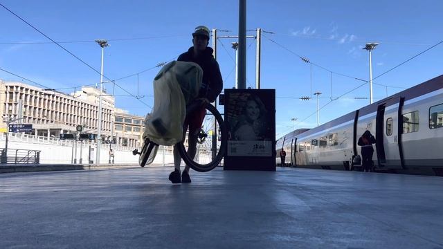 Hassle of taking a bicycle on a French high speed train смотреть онлайн