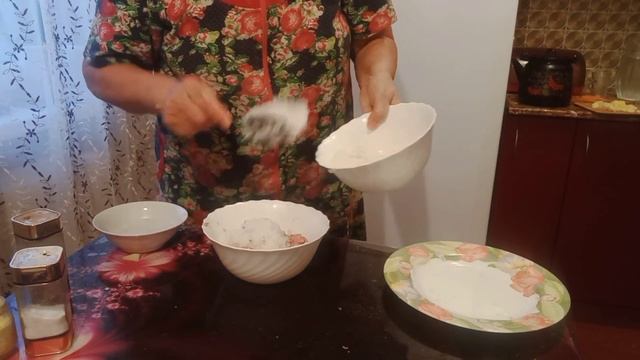 Суп с фрикадельками и котлеты рисовые с подливой. смотреть онлайн