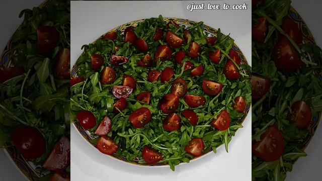 Салат с рукколой и беконом