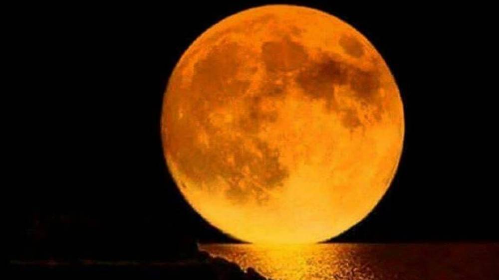 The best mantra to the Moon Мантра любви!  Ом Намо Бхагаватэ Васудевайя!!!