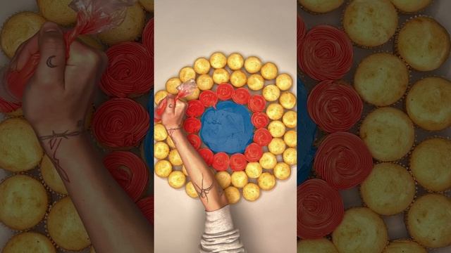 Easy to make cupcake art that will BLOW YOU AWAY!! #shorts смотреть онлайн