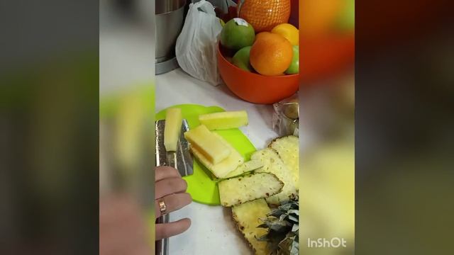Как нарезать ананас (по простому) / An easy way to slice pineapple смотреть онлайн