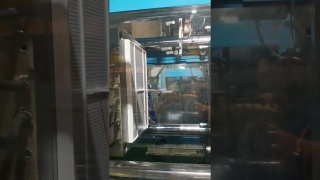 Отливка серийного пластикового лотка с круглой перфорацией смотреть онлайн