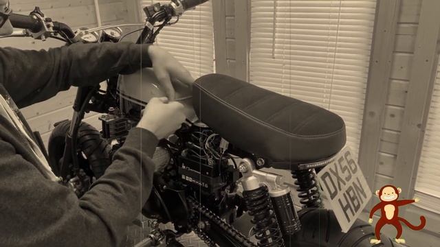 Honda Monkey bike gets an new custom paint job. Finally finished!!!!!
