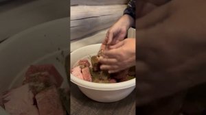 Шашлык в духовке, запечённый в рукаве. Мясо тает во рту