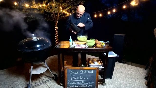 Bison Skirt Steak Fajitas with Fresh Guacamole and Pico de Gallo смотреть онлайн