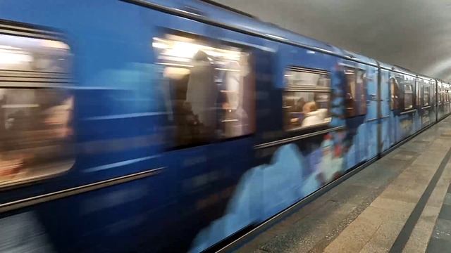 Ещё один новогодний поезд в метро