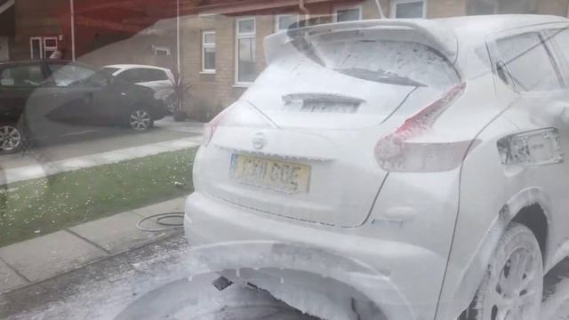 FILTHY NISSAN JUKE...GETS WELL OVER DUE CLEAN... YUCK смотреть онлайн