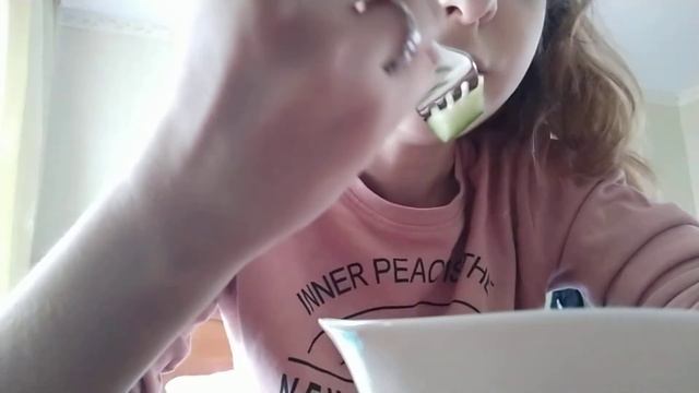 ASMR/Салат,хрустит) смотреть онлайн