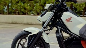 Honda Riding Assist-e - Self Balancing Motorcycle