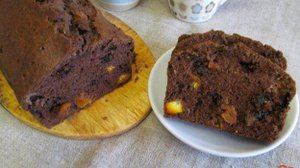 Шоколадный пирог с мандарином и сухофруктами