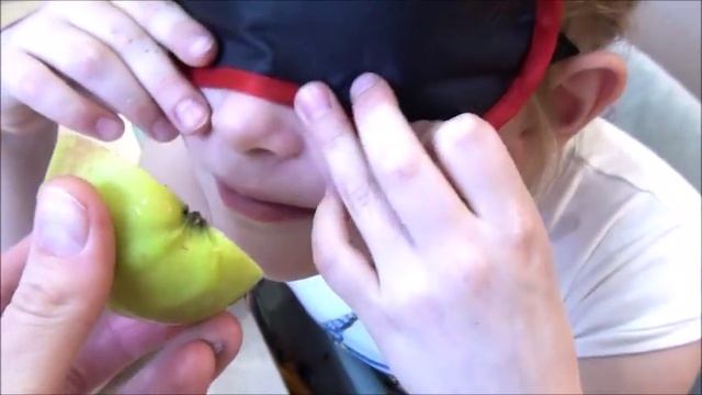 УГАДАЙ ПРОДУКТ ПО ЗАПАХУ ЧЕЛЛЕНДЖ - Угадай еду С ЗАКРЫТЫМИ ГЛАЗАМИ - SMELL IT CHALLENGE смотреть онлайн