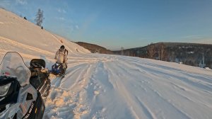 Поездка  на снегоходах до пос.Усьва через немецкую шахту в 4К на снегоходах.