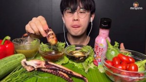 ASMR MUKBANG 대왕 오징어 버터구이 불닭 씨푸드 마요네즈 고추 소스 먹방 Grilled Octopus Tentacles with 5 types dip sauce