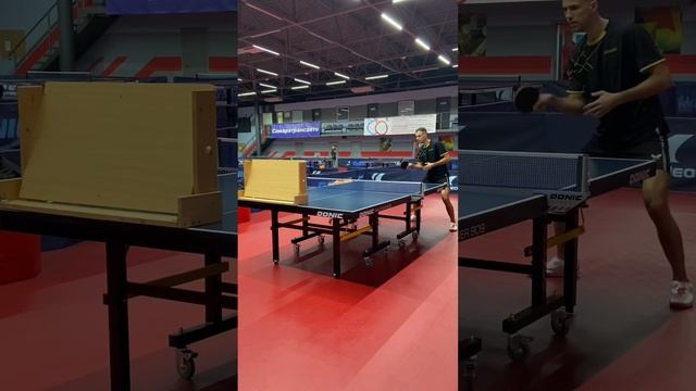 Когда не с кем играть в настольный теннис 🏓