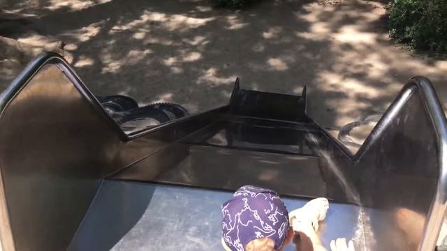 Walking in the park/Playing in the park/Eating ice cream смотреть онлайн