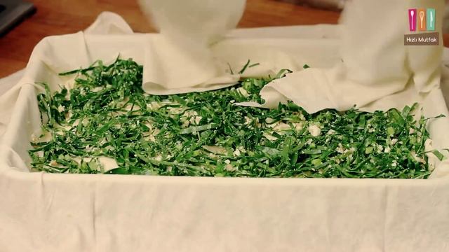 Kaymaklı Pazılı Peynirli Cevizli Börek