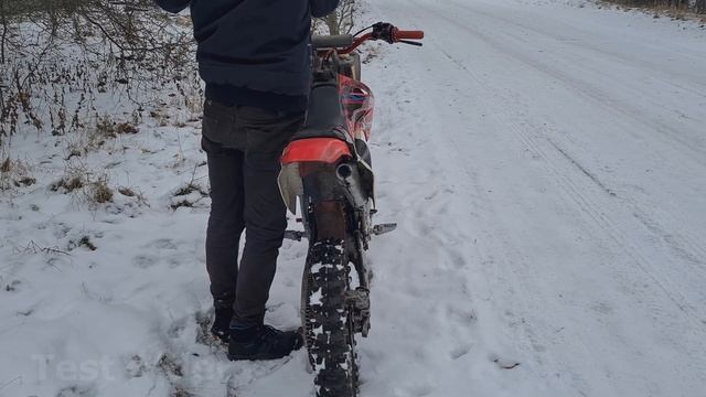 Honda CR85 Zimowe Odpalanie rozgrzewanie i Przepalanie na śniegu смотреть онлайн