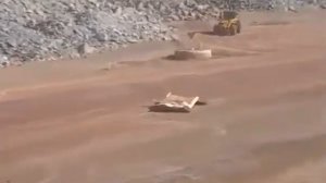 Самосвал раздавил пикап в лепёшку!