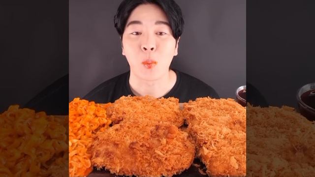 ASMR MUKBANG Fire Noodles and Pork Cutlet смотреть онлайн