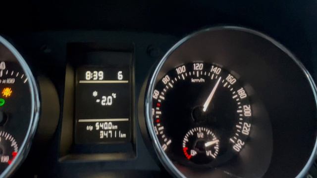 Разогнался 160 на Skoda Yeti 1.8 TSI и через 80 км загорелась желтая масленка -низкий уровень масла смотреть онлайн