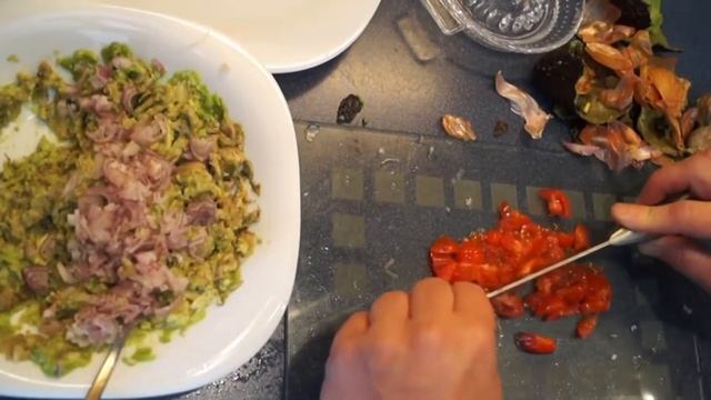 Guacamole - avocado spread. смотреть онлайн