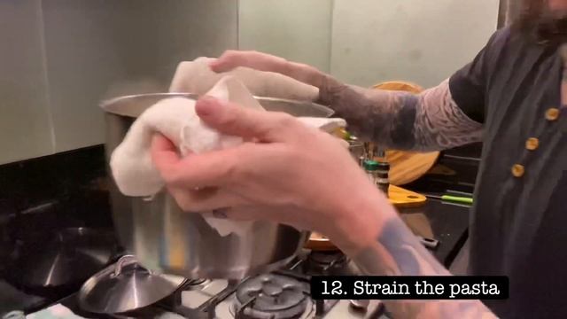 How to Cook Spaghetti Carbonara in 20 Easy Steps (The Original Recipe) | Chef Matteo Meacci смотреть онлайн